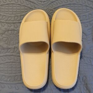 Mens Slides Cream Colored Size 12 New